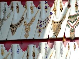 Gitanjali Gems unit Nakshatra files for IPO