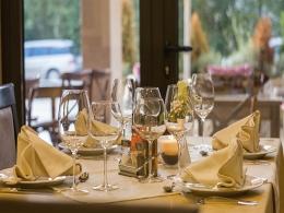 Why restaurant chains remain a bland turkey for strategic bidders