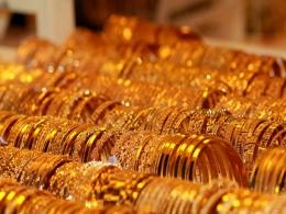Stingy banks, struggling NBFCs drive credit-starved commoners into pawning family gold