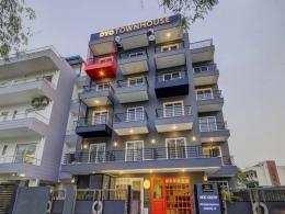 Zostel Hospitality writes to SEBI to reject OYO's proposed IPO