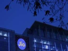 Reliance Jio in talks with investors to sell 8% of individual stakes in IPO