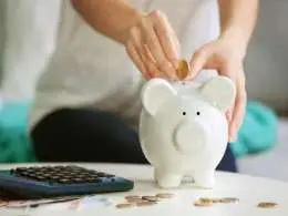 How Monthly Interest Credit Helps Manage Regular Expenses