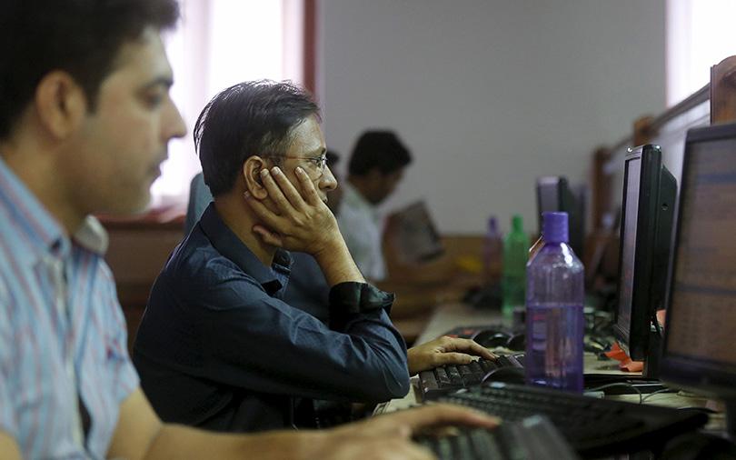 Indian shares fall over 2% as Omicron surge threatens global economic recovery